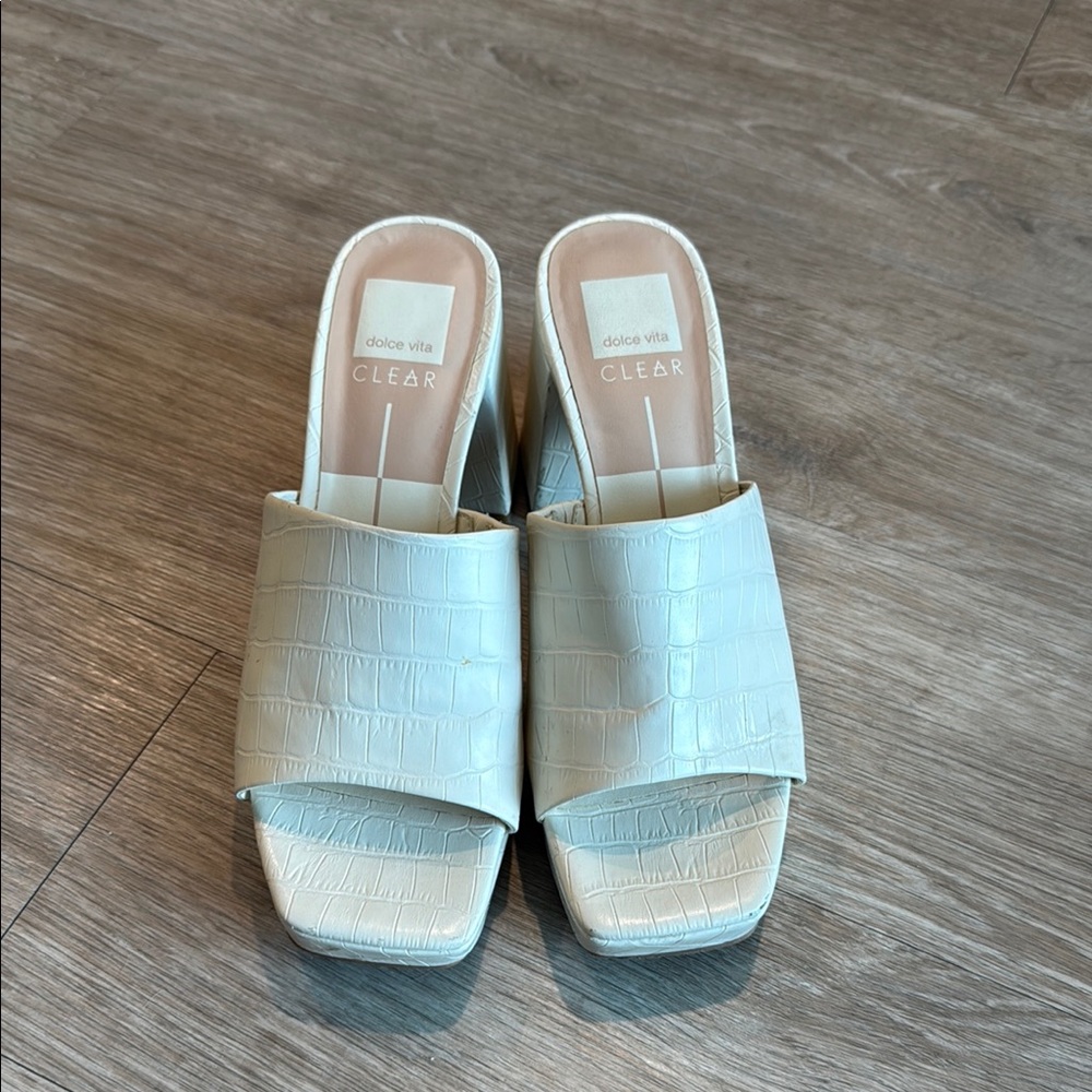 Dolce Vida Cream Heel